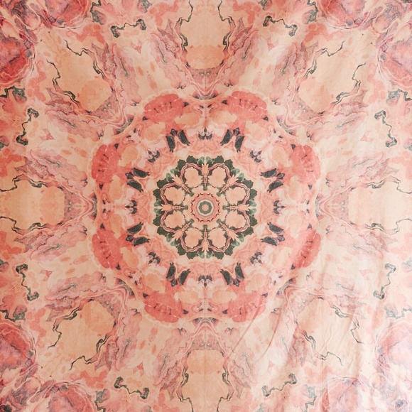 UO Synergy Medallion Tapestry - Picture 4 of 4